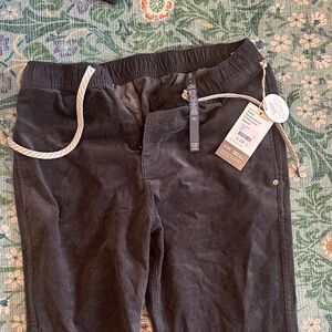 Vuori Optimist Charcoal Jogger / Pants w/ soft corduroy texture